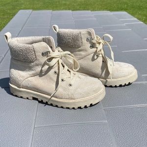 💕 Preloved Girl Hiking Boots